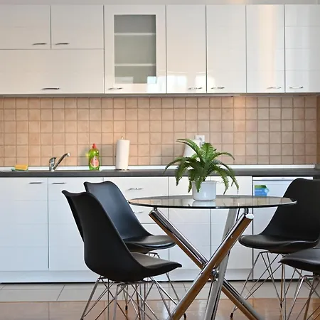 New Cristal In The Centre Apartment