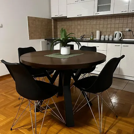 New Cristal In The Centre شقة